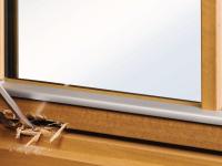 Einbruchversuch an einem Holzfenster
