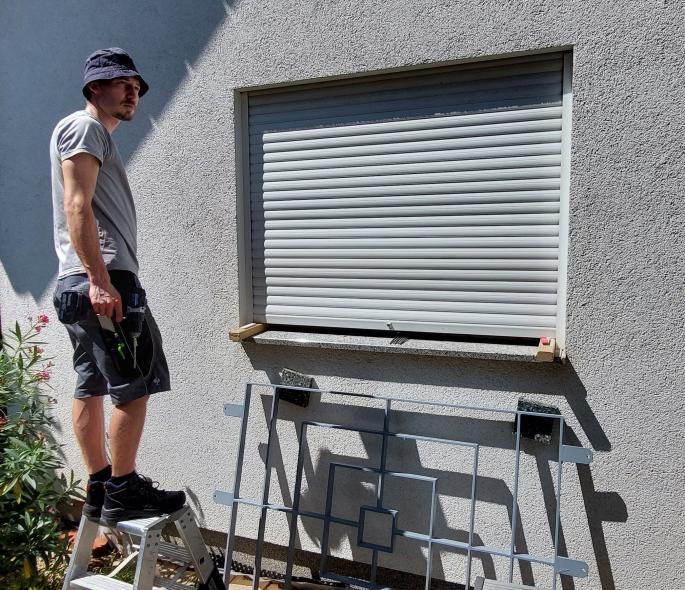 felix mit fenstrgitter